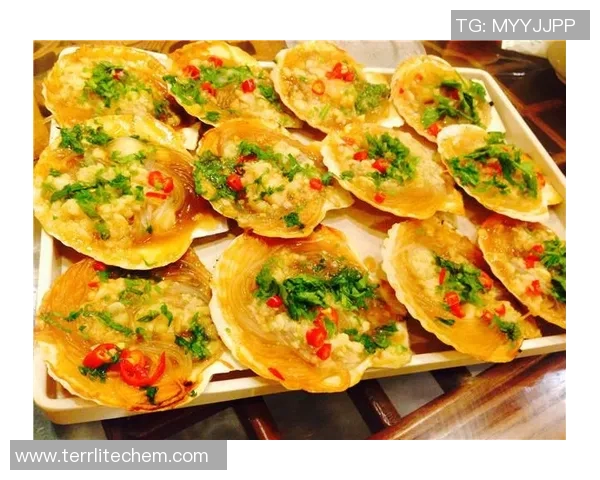 香港足球明星队赛后欢聚一堂共享美食庆祝胜利时刻